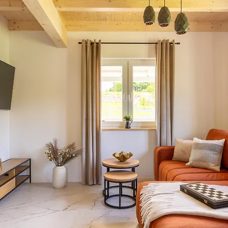 Staymoovers - Manialand Pod Krakowem * Paszkówka